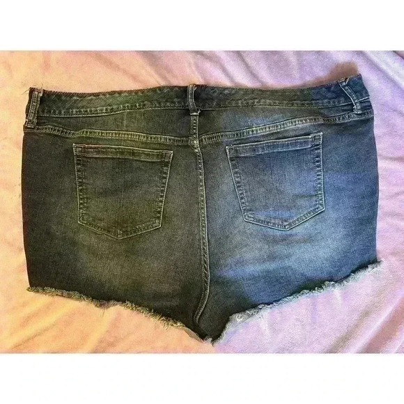 Torrid Shorts Women 24 Blue Cotton Stretch Denim Distressed Button Fly Cut Off - Picture 2 of 6